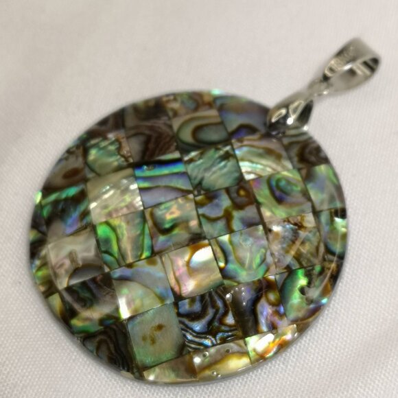 New Round Abalone Shell Pendant 18KGB Silver Claps NWOT - Picture 3 of 4